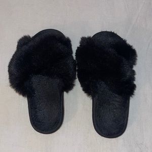 Black fuzzy slippers